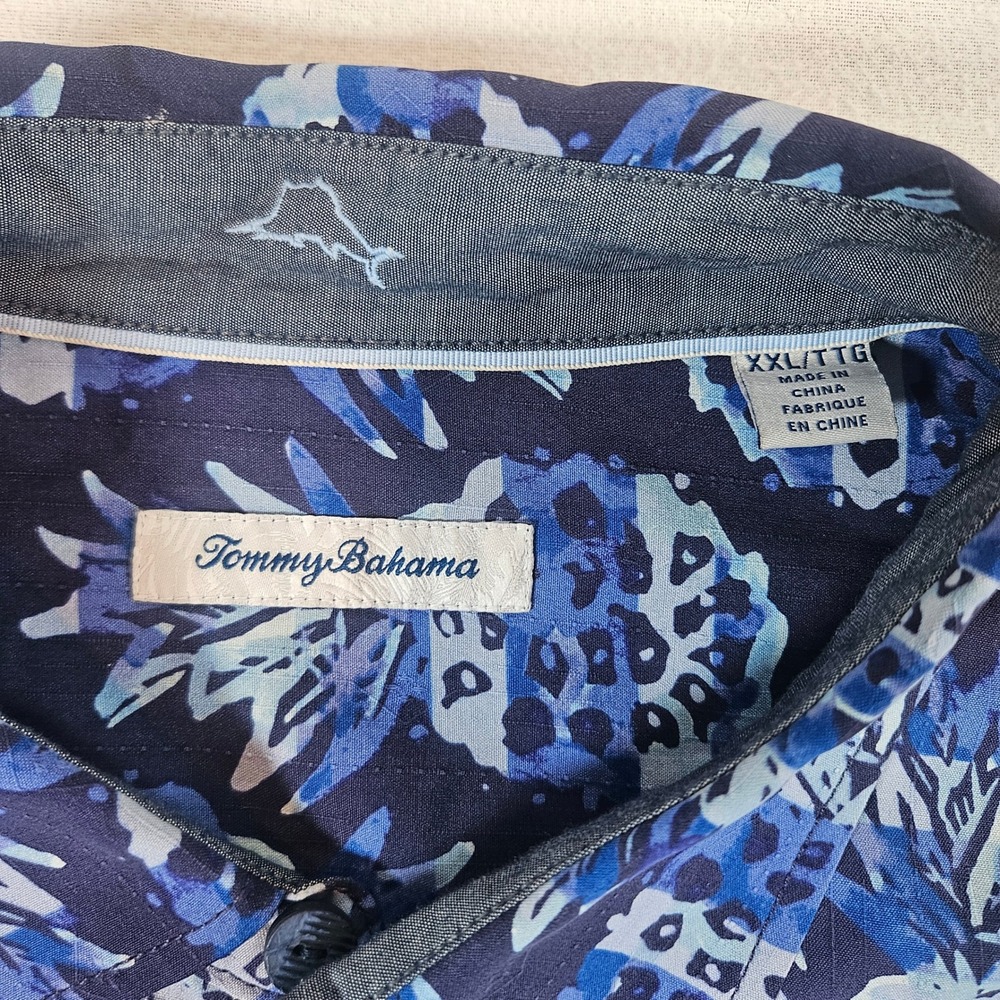 Tommy Bahama Button Down Shirt Mens XXL Blue Pineapple‎ Silk Short Sleeve - Picture 4 of 11